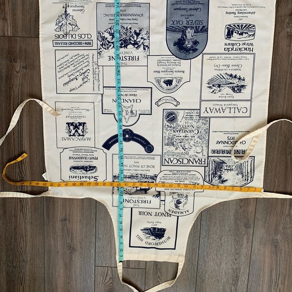 Wine Label Print Apron - Cream and black - Picture 5 of 5